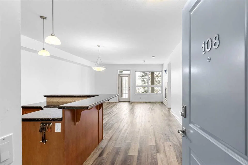 108, 11642 Valley Ridge Park NW, Calgary — photo 5 of 45
