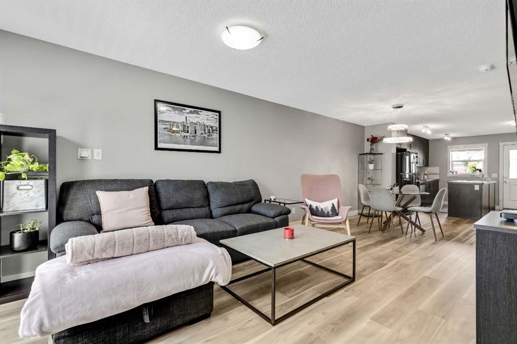 220 Mckenzie Towne Close SE, Calgary — photo 2 of 35