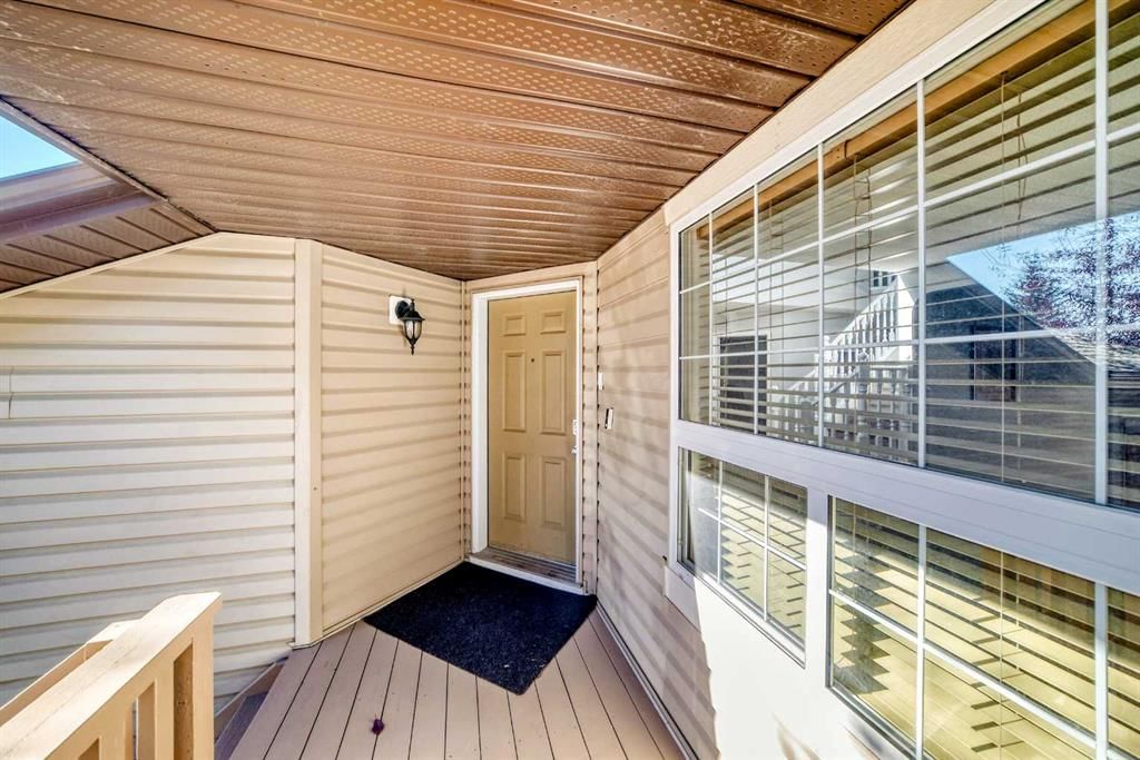307 Panatella Court NW, Calgary — photo 4 of 47