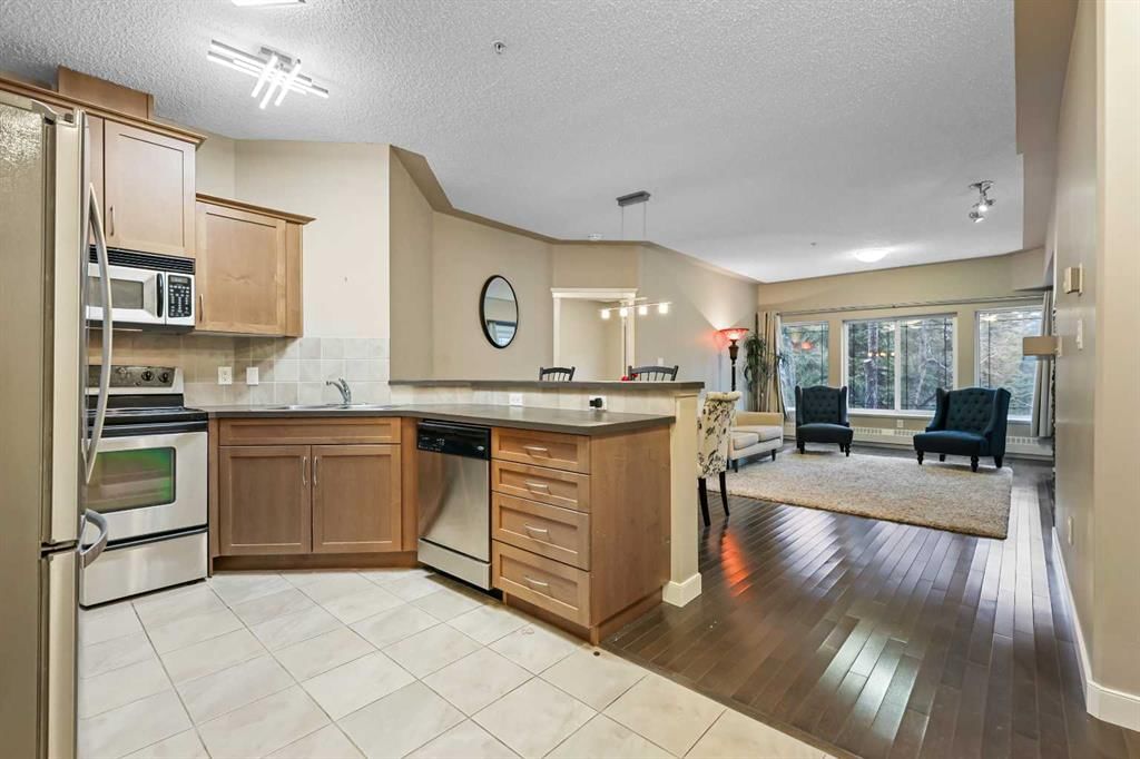 313, 20 Discovery Ridge Close SW, Calgary — photo 4 of 44