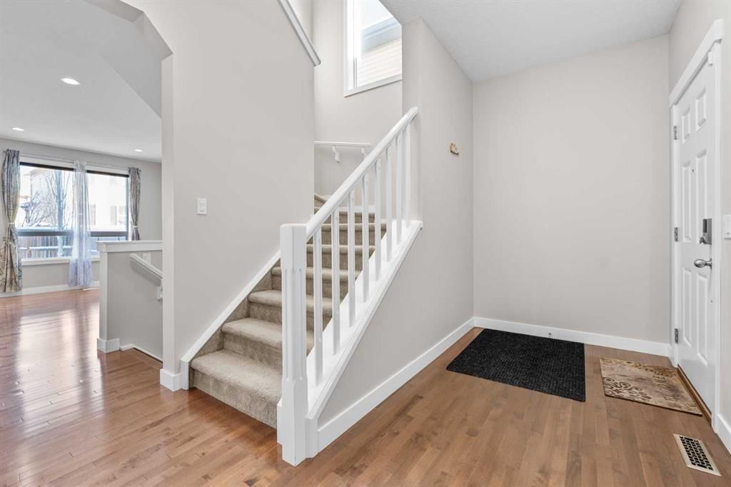 24 Panatella Square NW, Calgary — photo 3 of 47