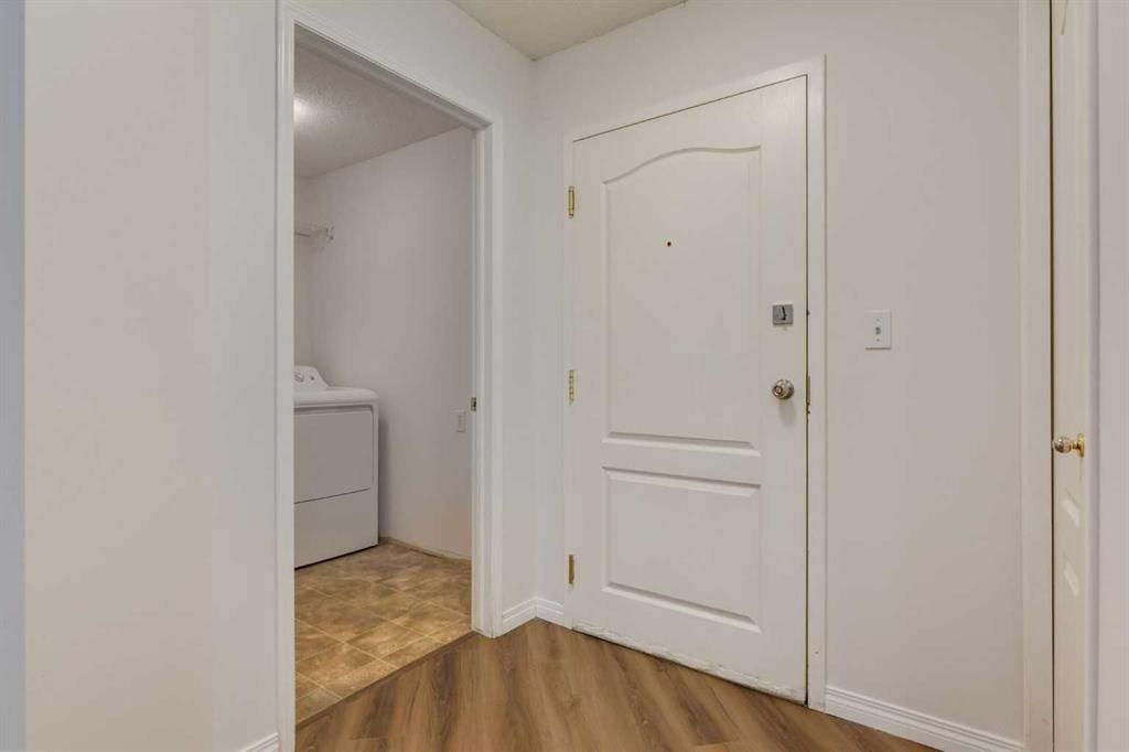 310, 30 Sierra Morena Mews SW, Calgary — photo 3 of 33