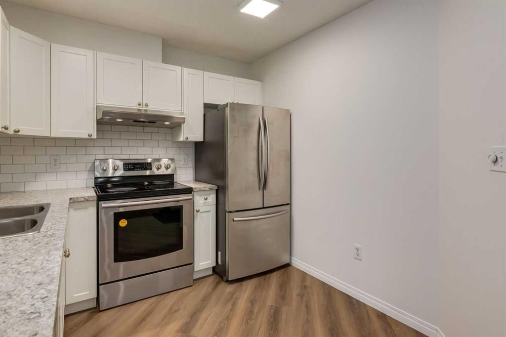 310, 30 Sierra Morena Mews SW, Calgary — photo 4 of 33