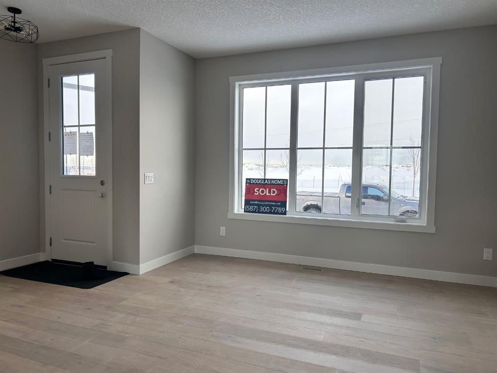 33 Sora Gate SE, Calgary — photo 3 of 8