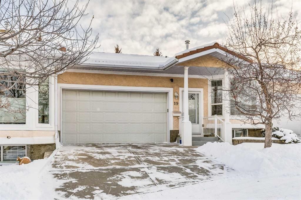 19 Signature Villas SW, Calgary — main listing photo