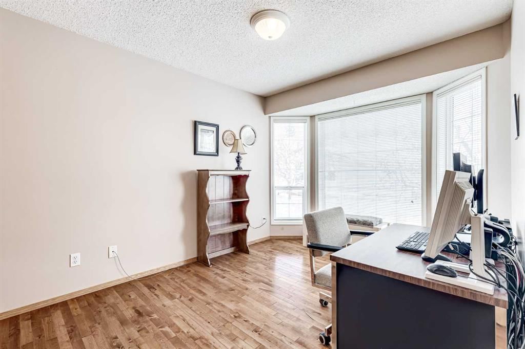 19 Signature Villas SW, Calgary — photo 2 of 20