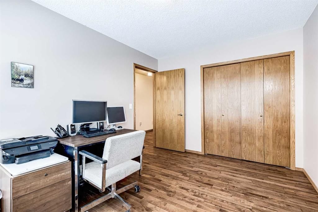 19 Signature Villas SW, Calgary — photo 3 of 20