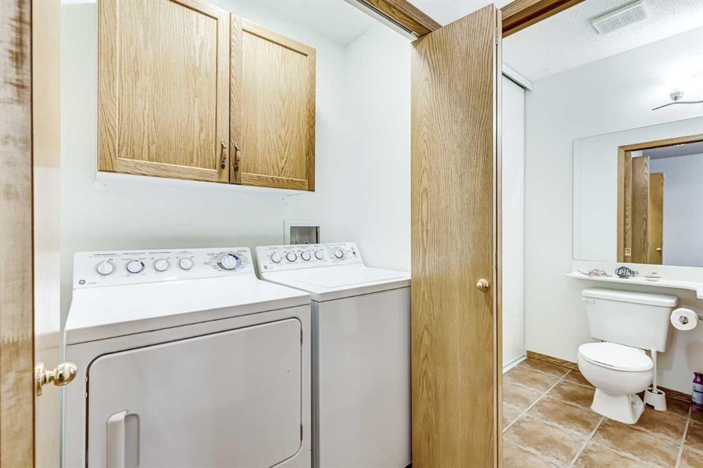 19 Signature Villas SW, Calgary — photo 4 of 20
