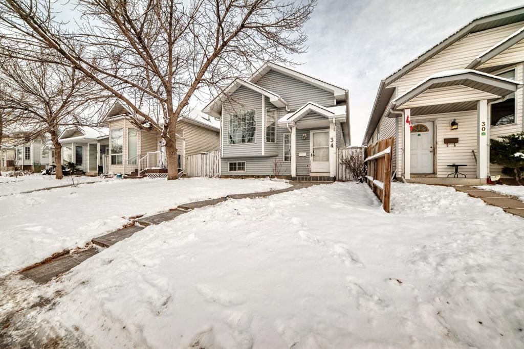 34 ERIN MEADOW Close SE, Calgary — photo 2 of 45