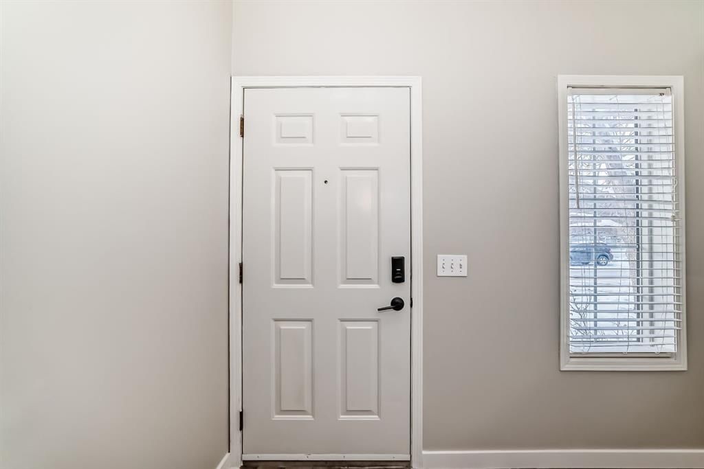 34 ERIN MEADOW Close SE, Calgary — photo 5 of 45
