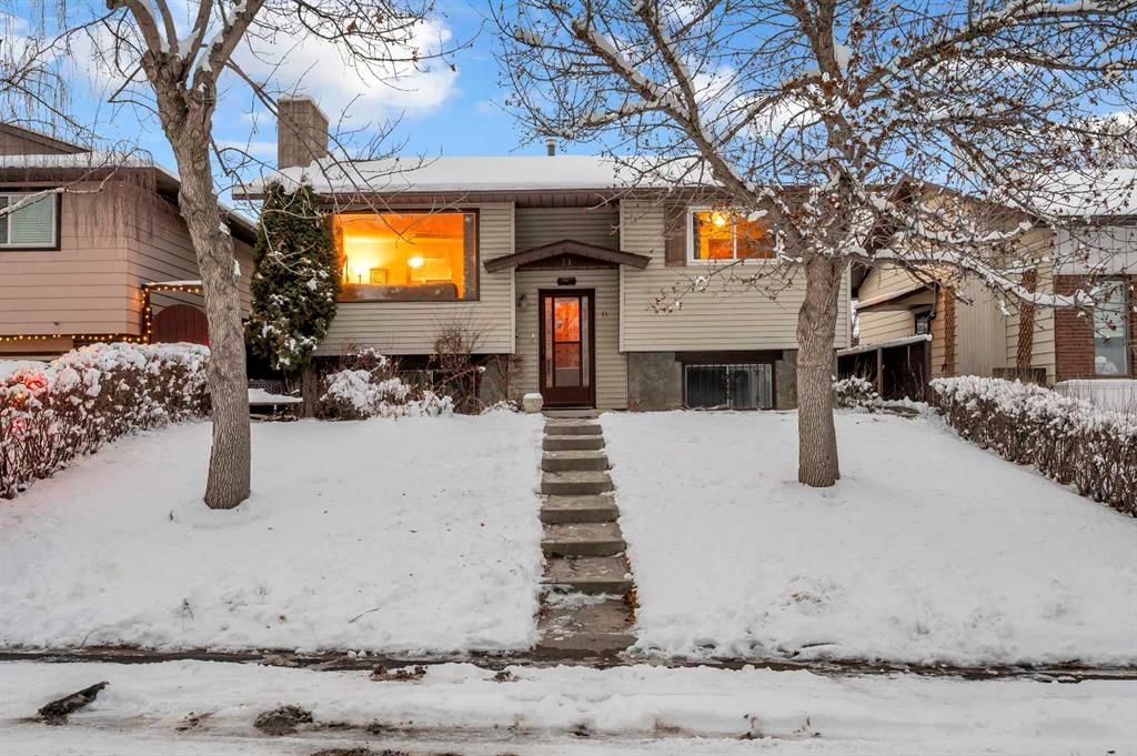 11 Berwick Close NW, Calgary — main listing photo
