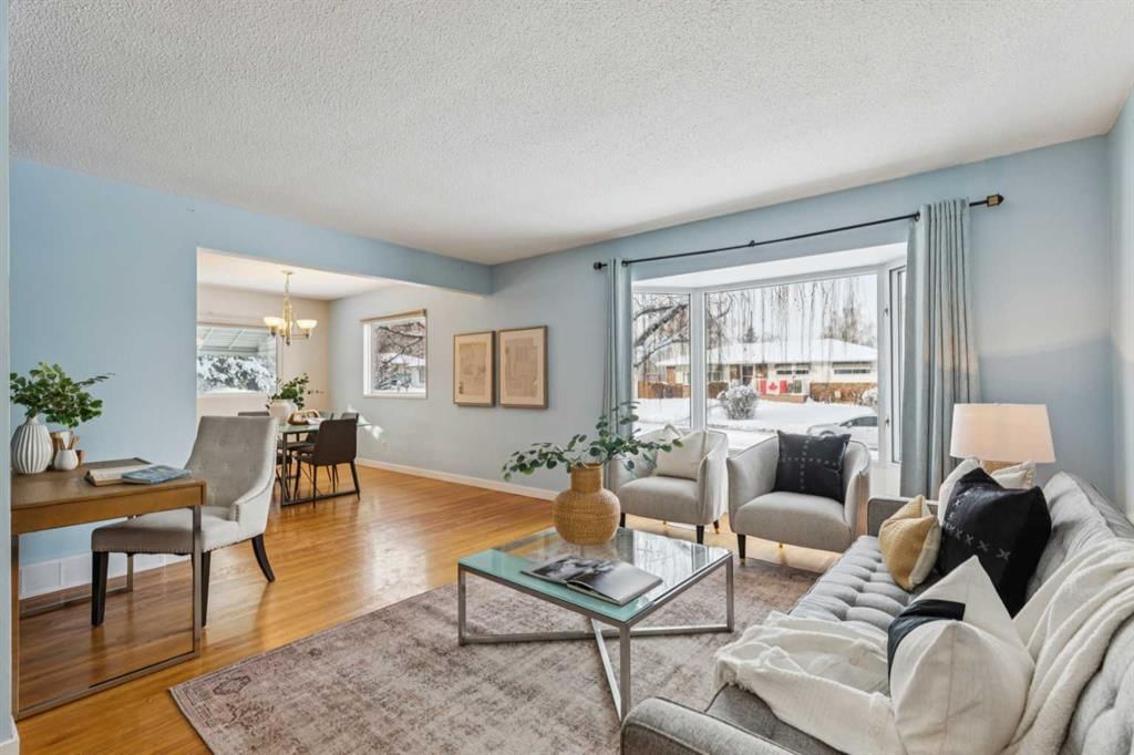 114 Hallbrook Drive SW, Calgary — photo 3 of 47