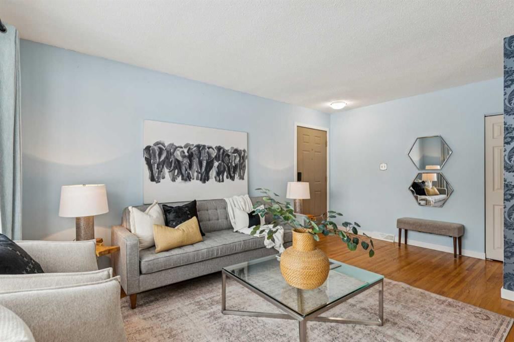 114 Hallbrook Drive SW, Calgary — photo 4 of 47