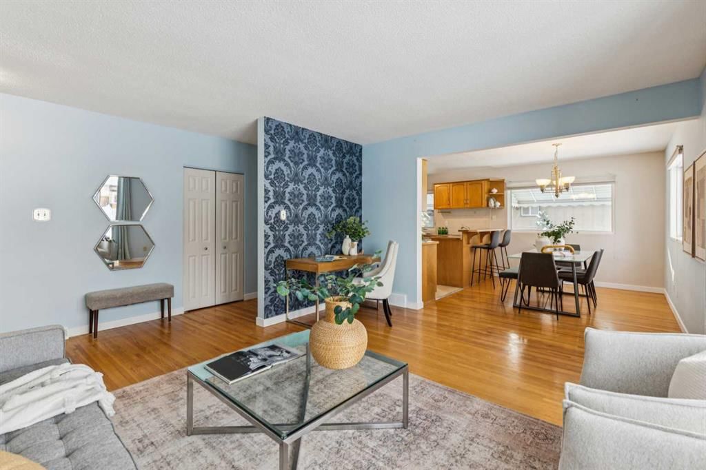 114 Hallbrook Drive SW, Calgary — photo 5 of 47