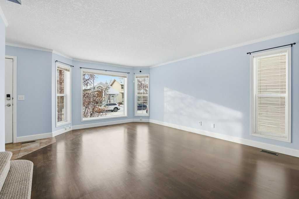 216 Mt. Aberdeen Close SE, Calgary — photo 3 of 40