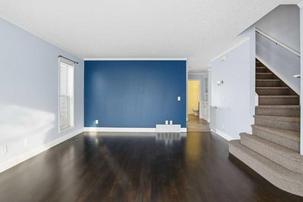 216 Mt. Aberdeen Close SE, Calgary — photo 5 of 40