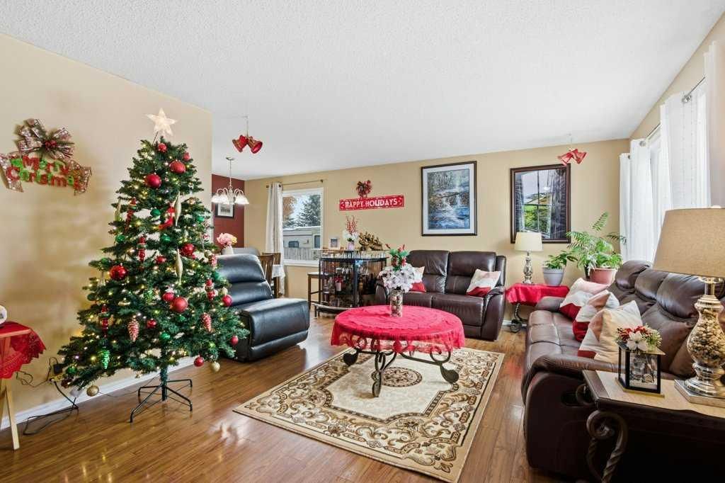1207 Olympia Drive SE, Calgary — photo 4 of 49