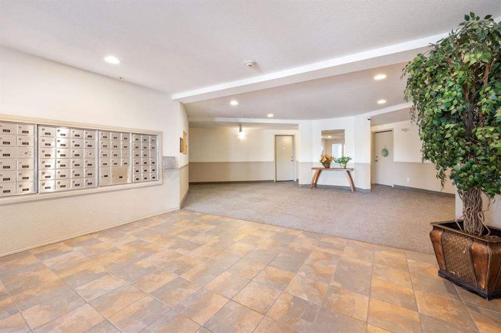 1102, 2395 Eversyde Avenue SW, Calgary — photo 4 of 32