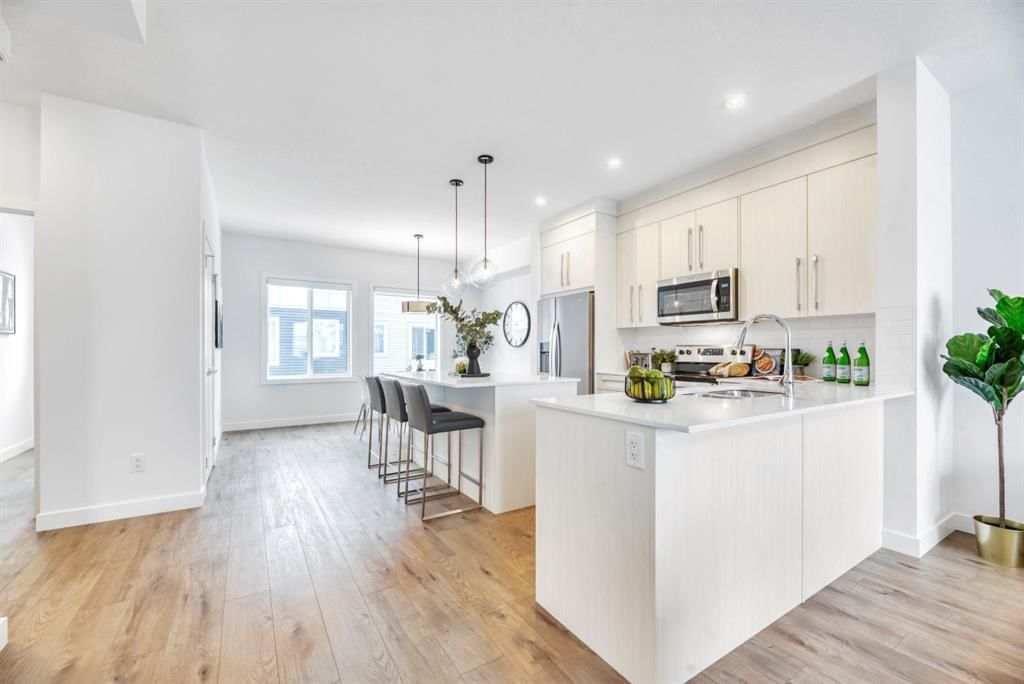 220 Creekstone Drive SW, Calgary — photo 2 of 50