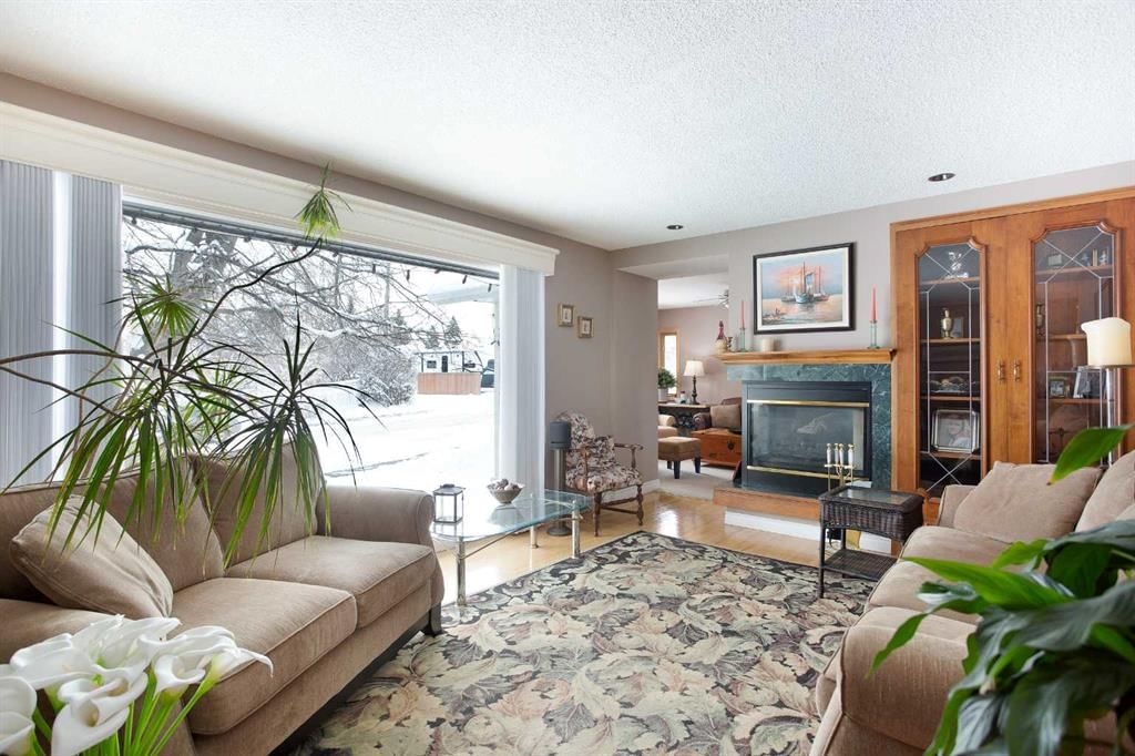 2607 Kelwood Drive SW, Calgary — photo 3 of 36
