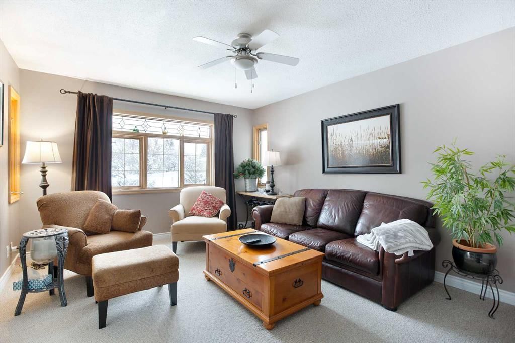 2607 Kelwood Drive SW, Calgary — photo 5 of 36