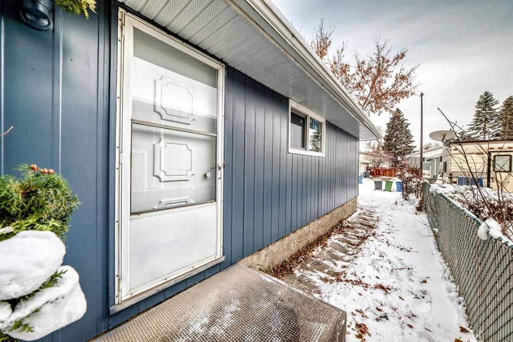 3429 33A Avenue SE, Calgary — photo 5 of 48