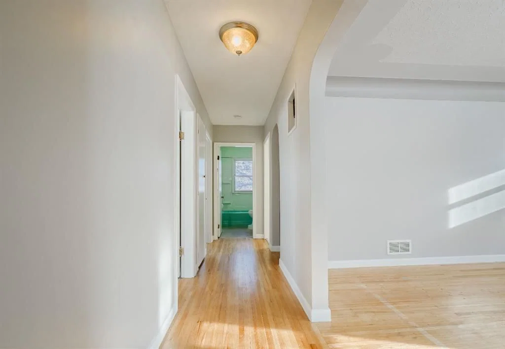 1126 8 Street SE, Calgary — photo 3 of 35