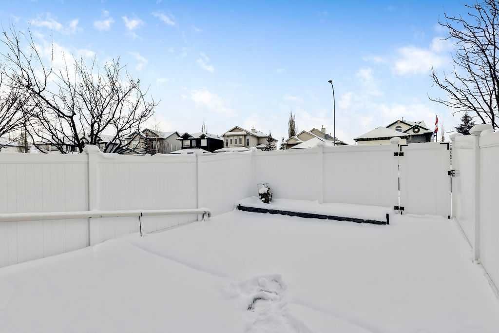 19 Citadel Estates Manor NW, Calgary — photo 3 of 28