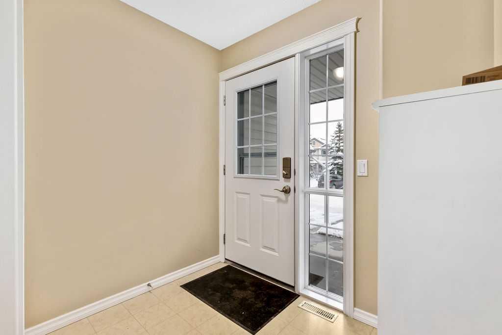 19 Citadel Estates Manor NW, Calgary — photo 4 of 28