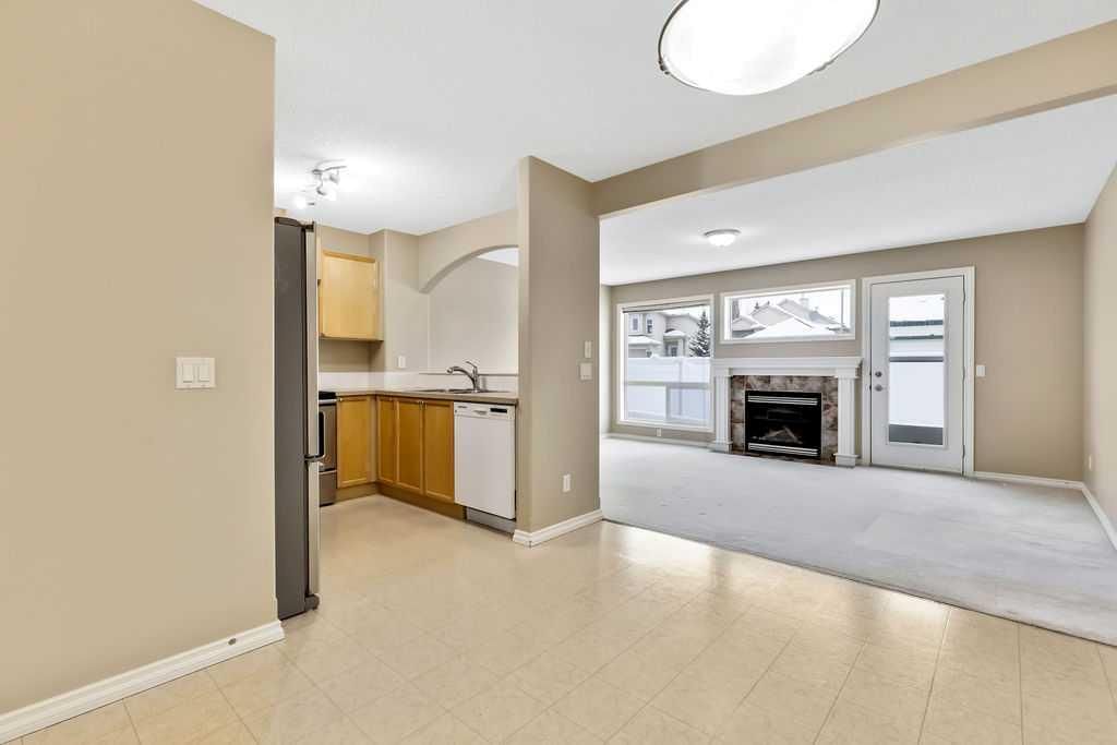 19 Citadel Estates Manor NW, Calgary — photo 5 of 28