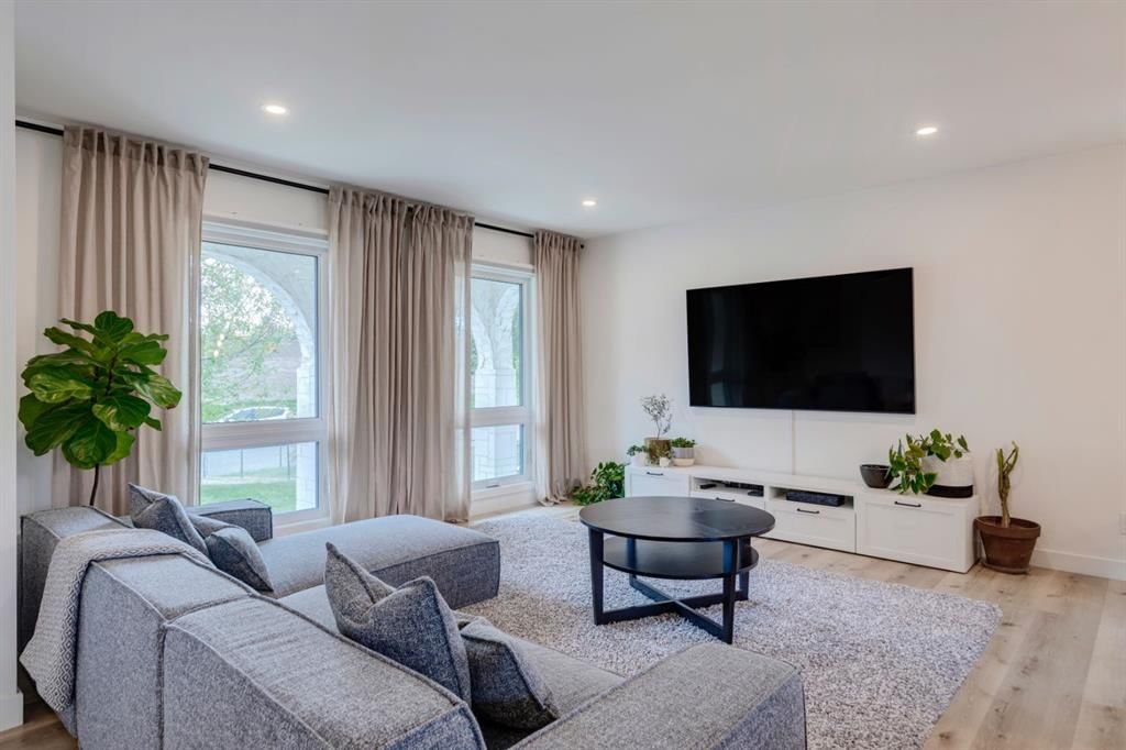 1240 Mapleglade Crescent SE, Calgary — photo 5 of 50