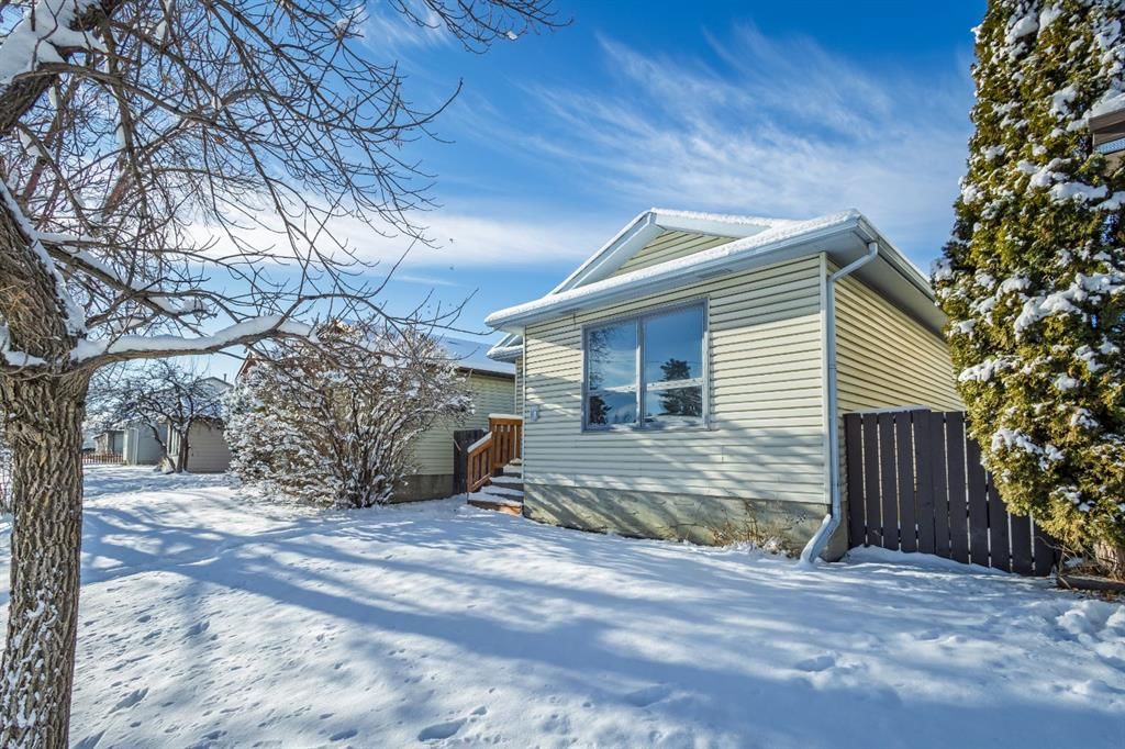 4351 38 Street NE, Calgary — photo 3 of 42