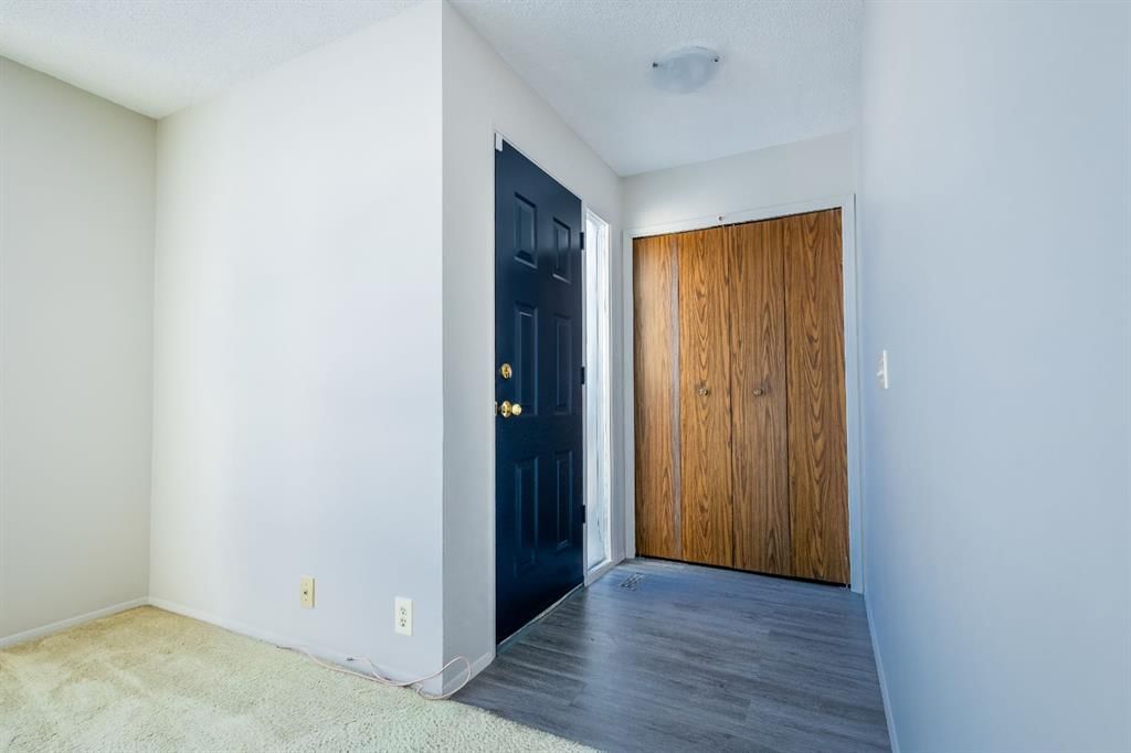 4351 38 Street NE, Calgary — photo 4 of 42