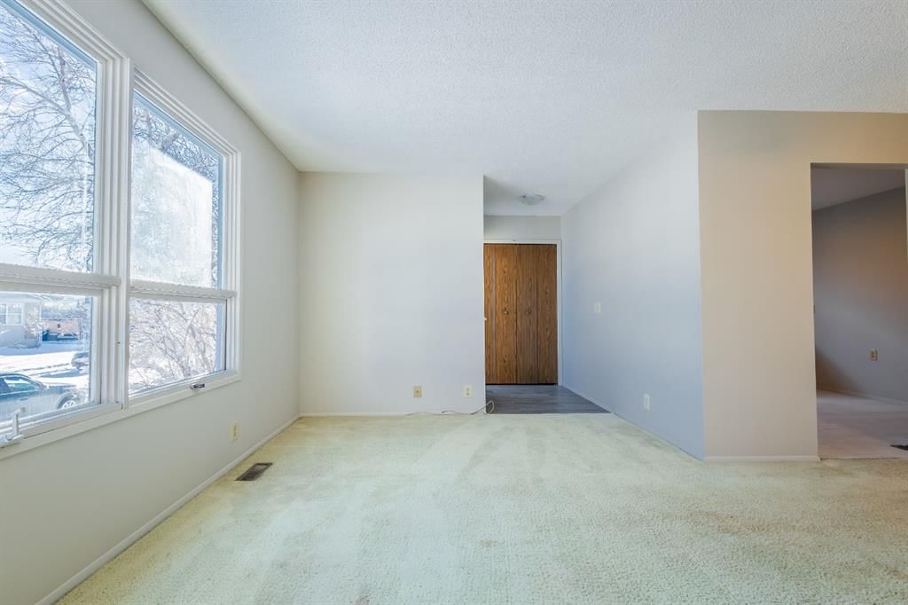 4351 38 Street NE, Calgary — photo 5 of 42