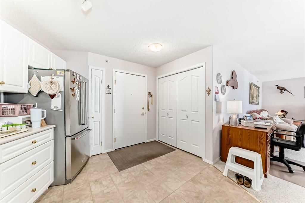 410, 5000 Somervale Court SW, Calgary — photo 3 of 43