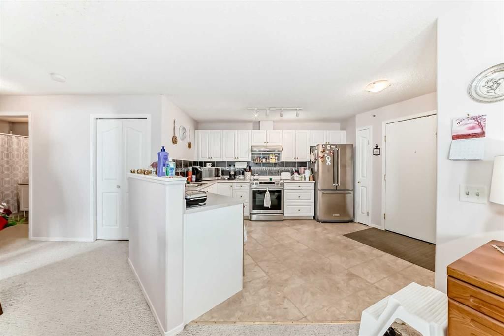 410, 5000 Somervale Court SW, Calgary — photo 5 of 43