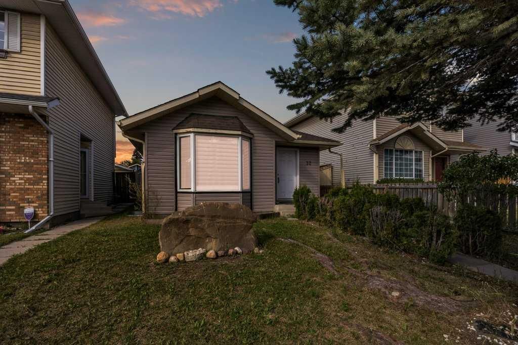 32 Martindale Boulevard NE, Calgary — photo 3 of 28