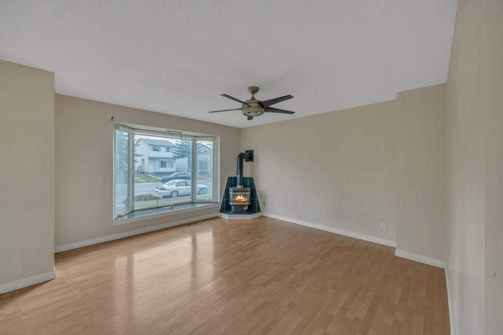 32 Martindale Boulevard NE, Calgary — photo 5 of 28