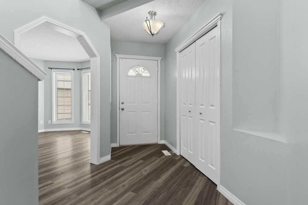 3641 Douglas Woods Heights SE, Calgary — photo 3 of 42