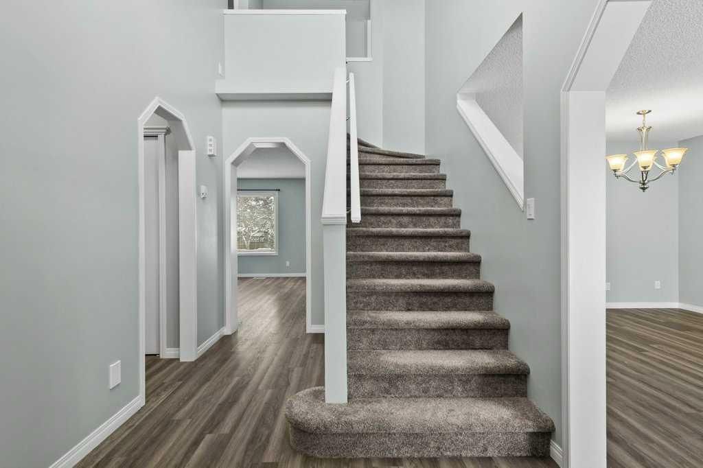 3641 Douglas Woods Heights SE, Calgary — photo 4 of 42