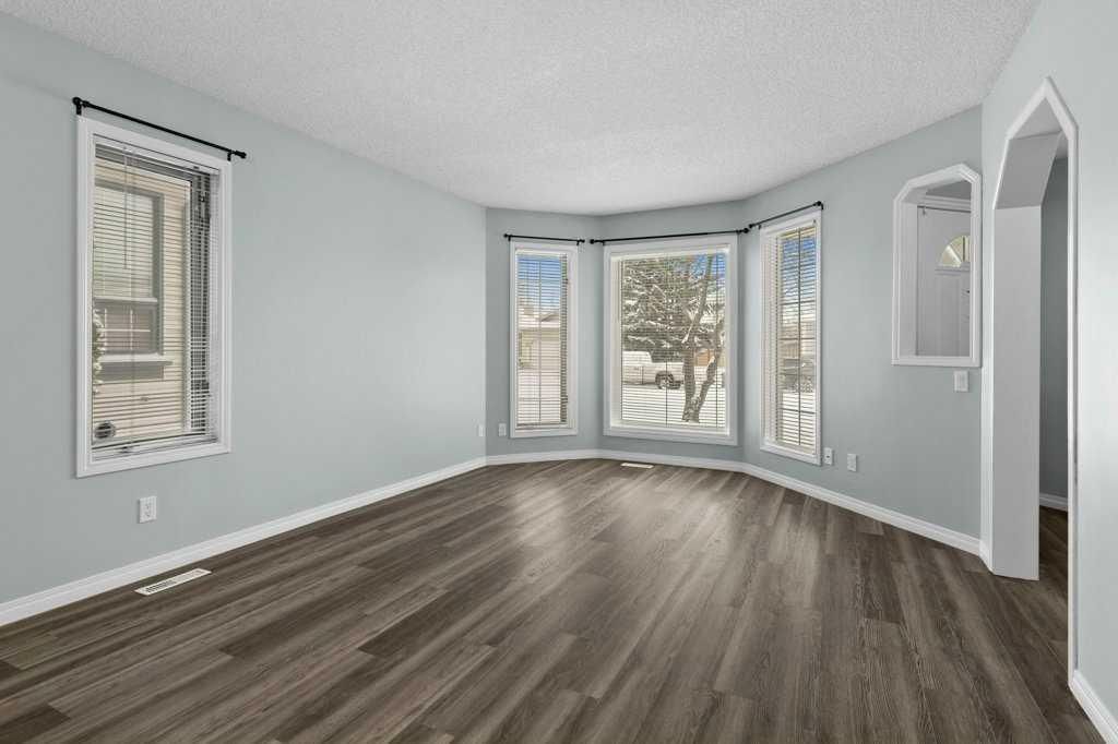 3641 Douglas Woods Heights SE, Calgary — photo 5 of 42