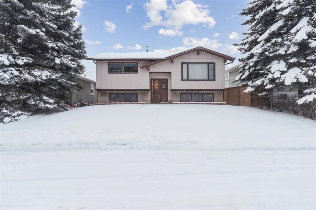 468 Queen Charlotte Road SE, Calgary — photo 2 of 33