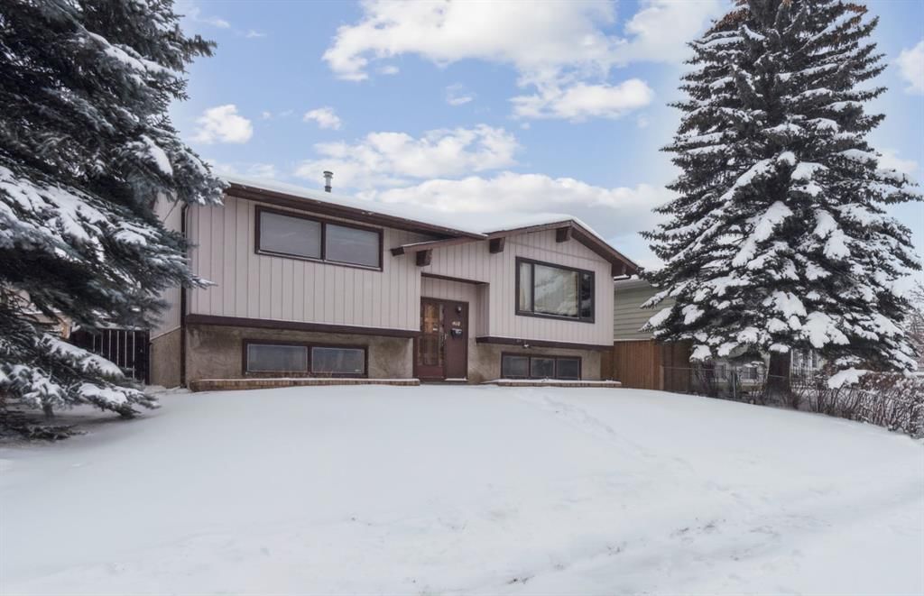 468 Queen Charlotte Road SE, Calgary — photo 3 of 33