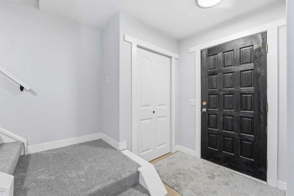 16 Cedarwood Rise SW, Calgary — photo 3 of 24