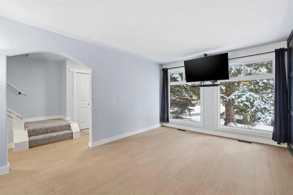 16 Cedarwood Rise SW, Calgary — photo 5 of 24