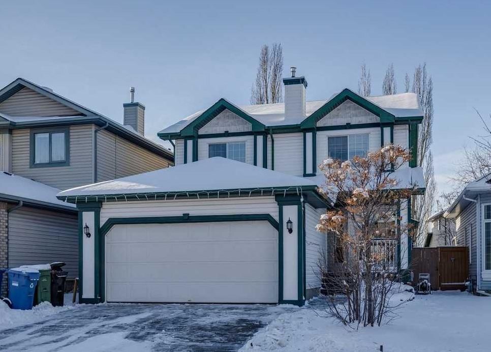 28 Douglas Ridge Green SE, Calgary — main listing photo