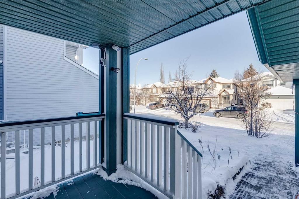 28 Douglas Ridge Green SE, Calgary — photo 2 of 37