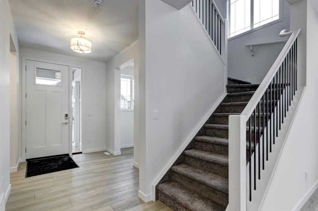 9 Magnolia Path SE, Calgary — photo 4 of 45