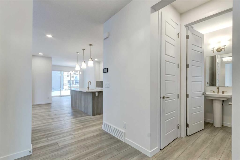 9 Magnolia Path SE, Calgary — photo 5 of 45