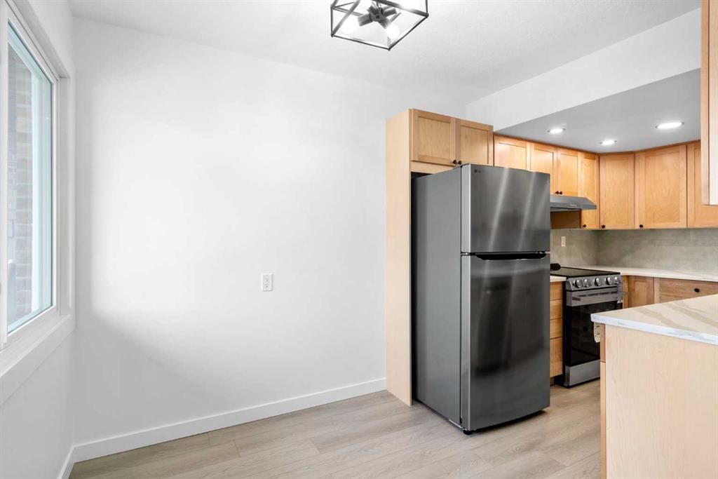 10, 1055 72 Avenue NW, Calgary — photo 3 of 40